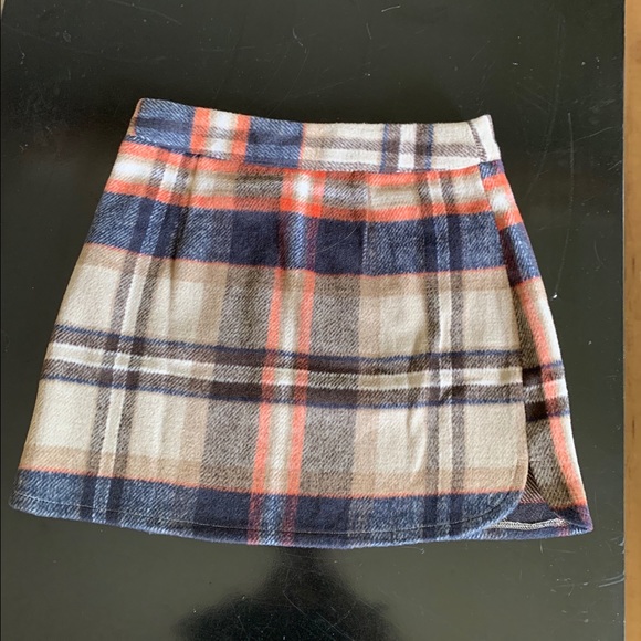 Forever 21 Plaid Skirt - Picture 2 of 3